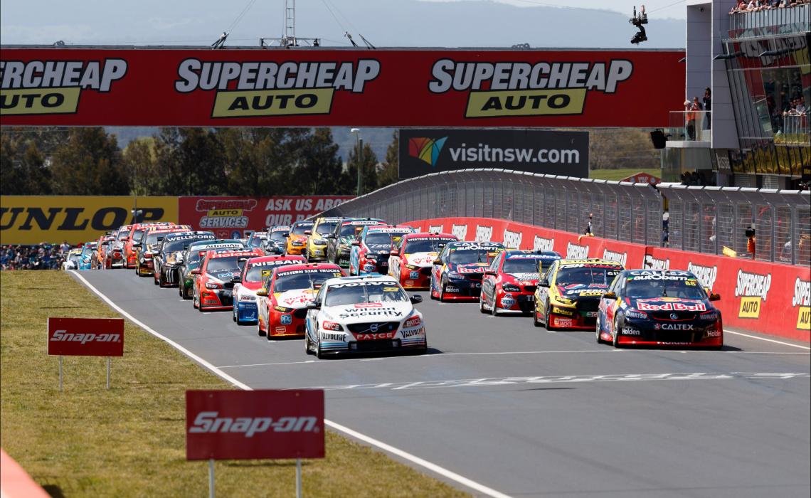 Cars at the Bathurst 1000 starting grid, Mount Panorama