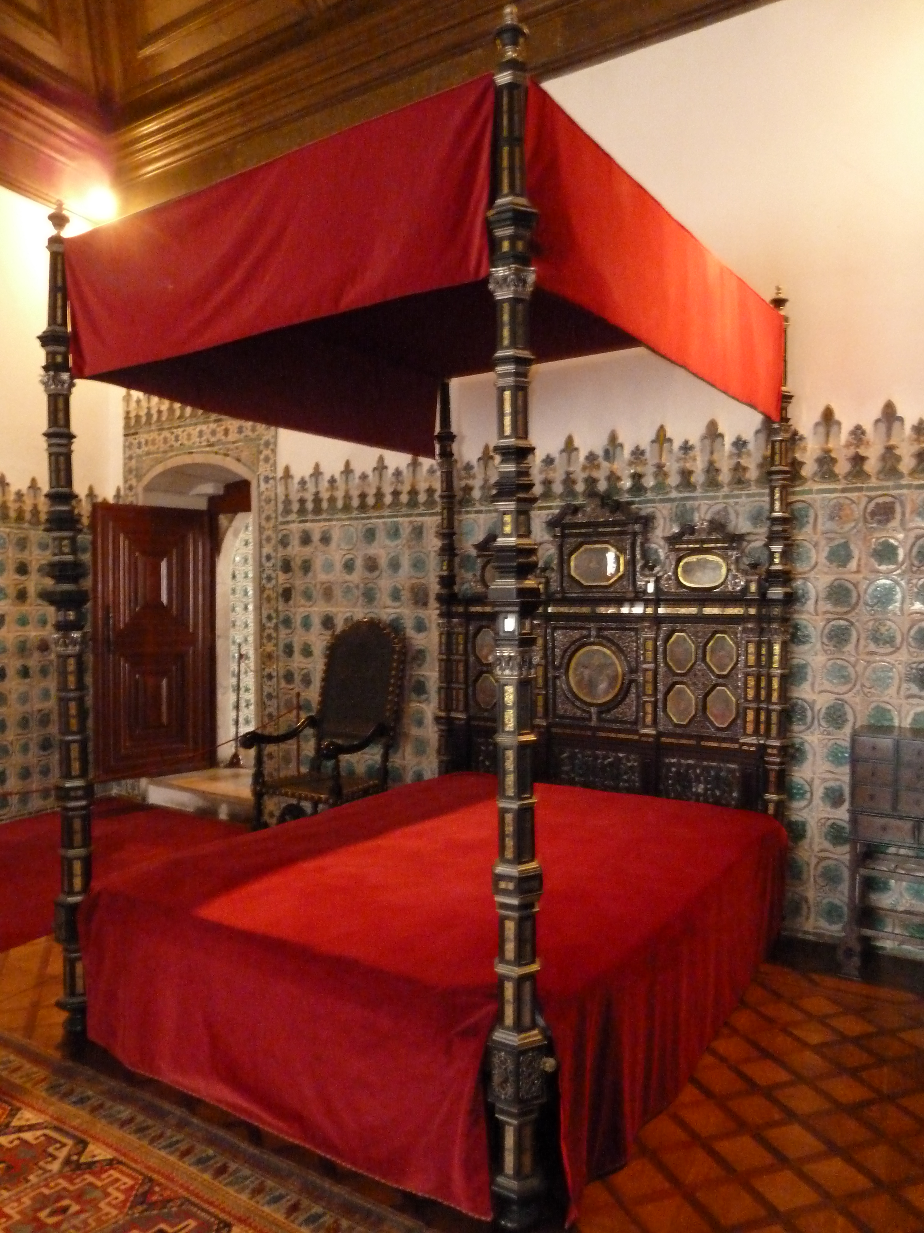 File:Bedchamber of King Sebastian in the Palácio Nacional de Sintra  P1000195.JPG