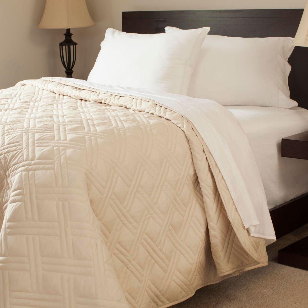 Lavish Home Solid Color Ivory King Bed Quilt