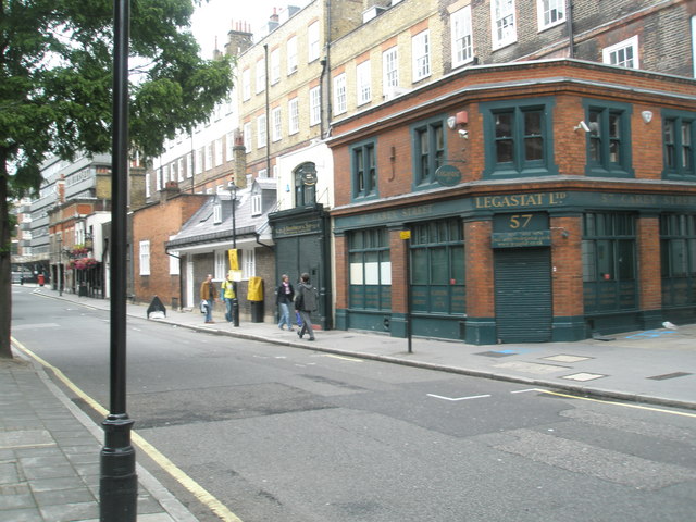 File:The Silver Mouse Trap in Carey Street - Traveller Location.uk -