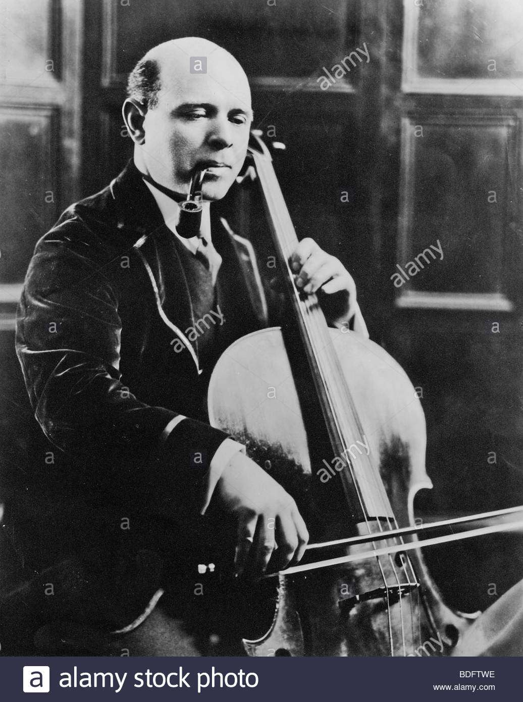 PABLO CASALS - violonchelista y director de orquesta español 1876-1973  Imagen De Stock