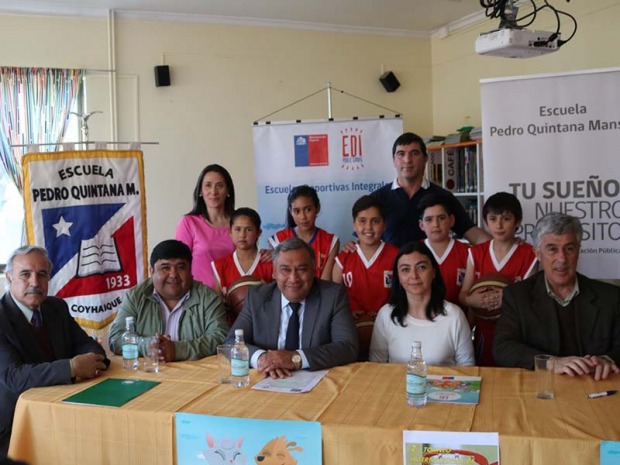 Municipio de Coyhaique e IND firman importante convenio de cooperación para  la educación pública