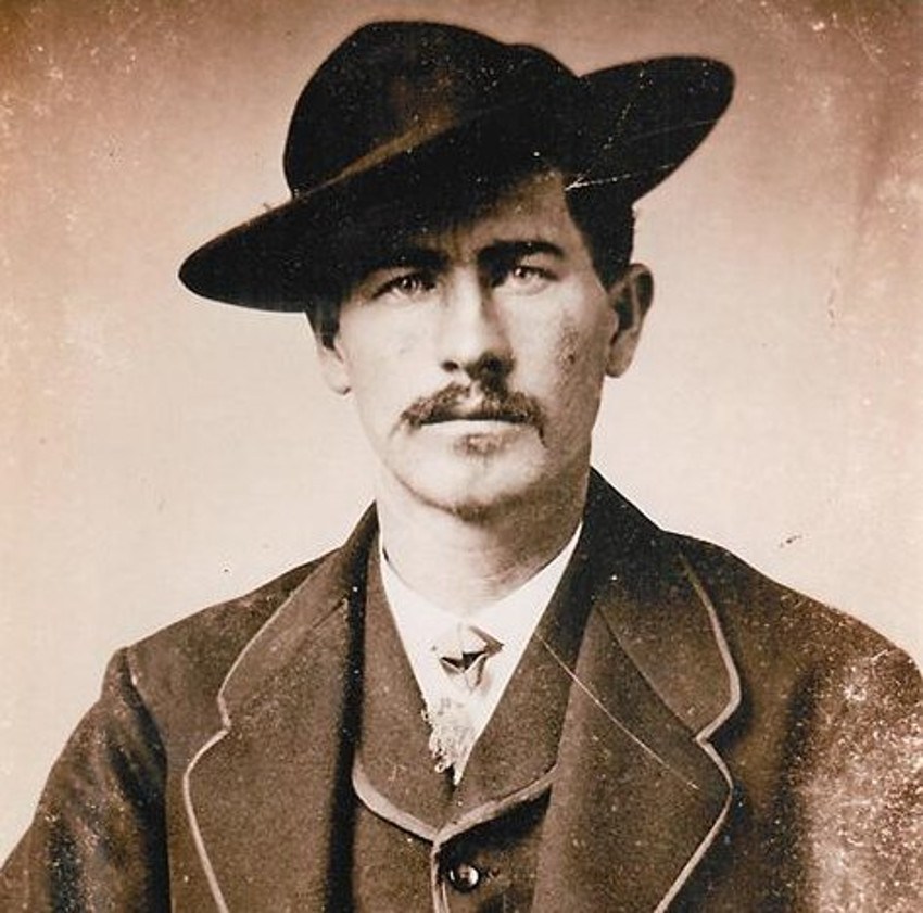 Cuando el legendario sheriff Wyatt Earp asesoraba westerns en Hollywood e  inspiró a John Wayne | La Brújula Verde