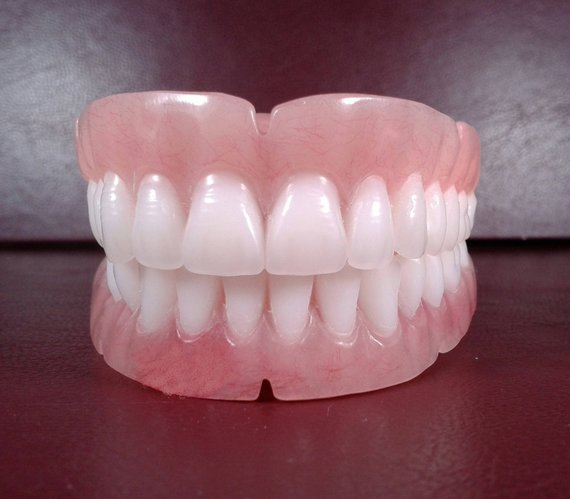 Dentures, set of false teeth BLEACH shade medium
