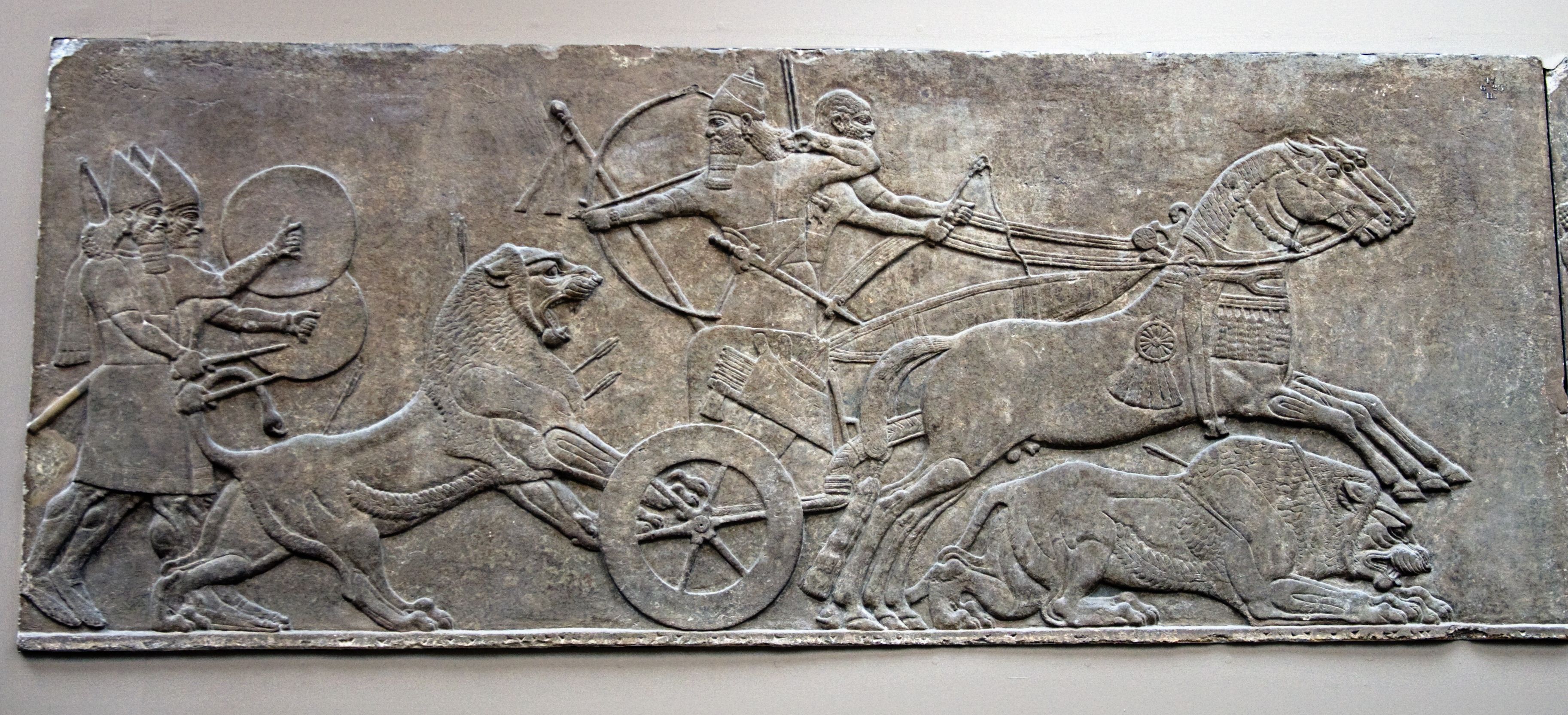 palacio Kalakh, S. IX a.C. Assurnassirpal cazando un león. Los asirios los  adapataron y reinterpretaron para expresar la concepción de realeza  universal,