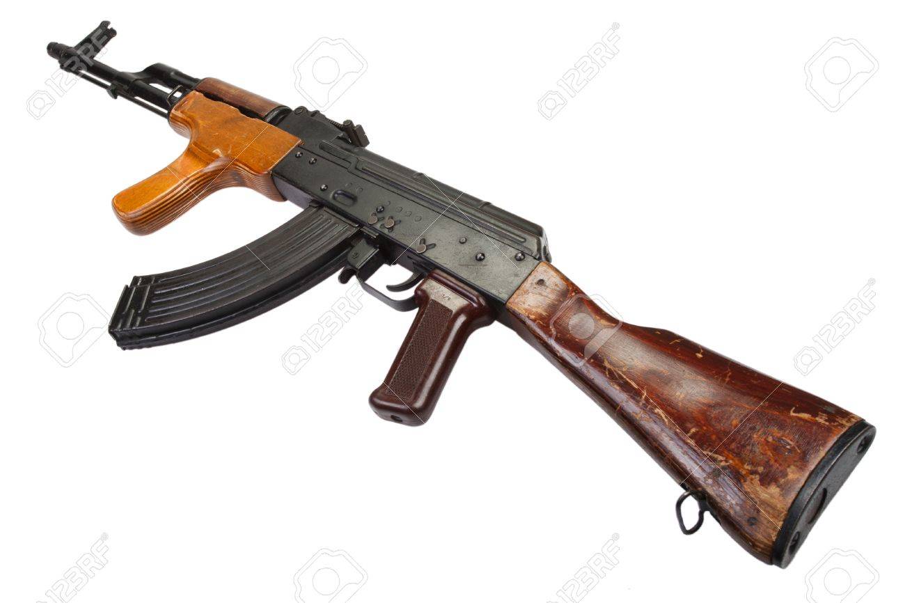 Foto de archivo - Kalashnikov AK 47 versión rumana aislados en blanco