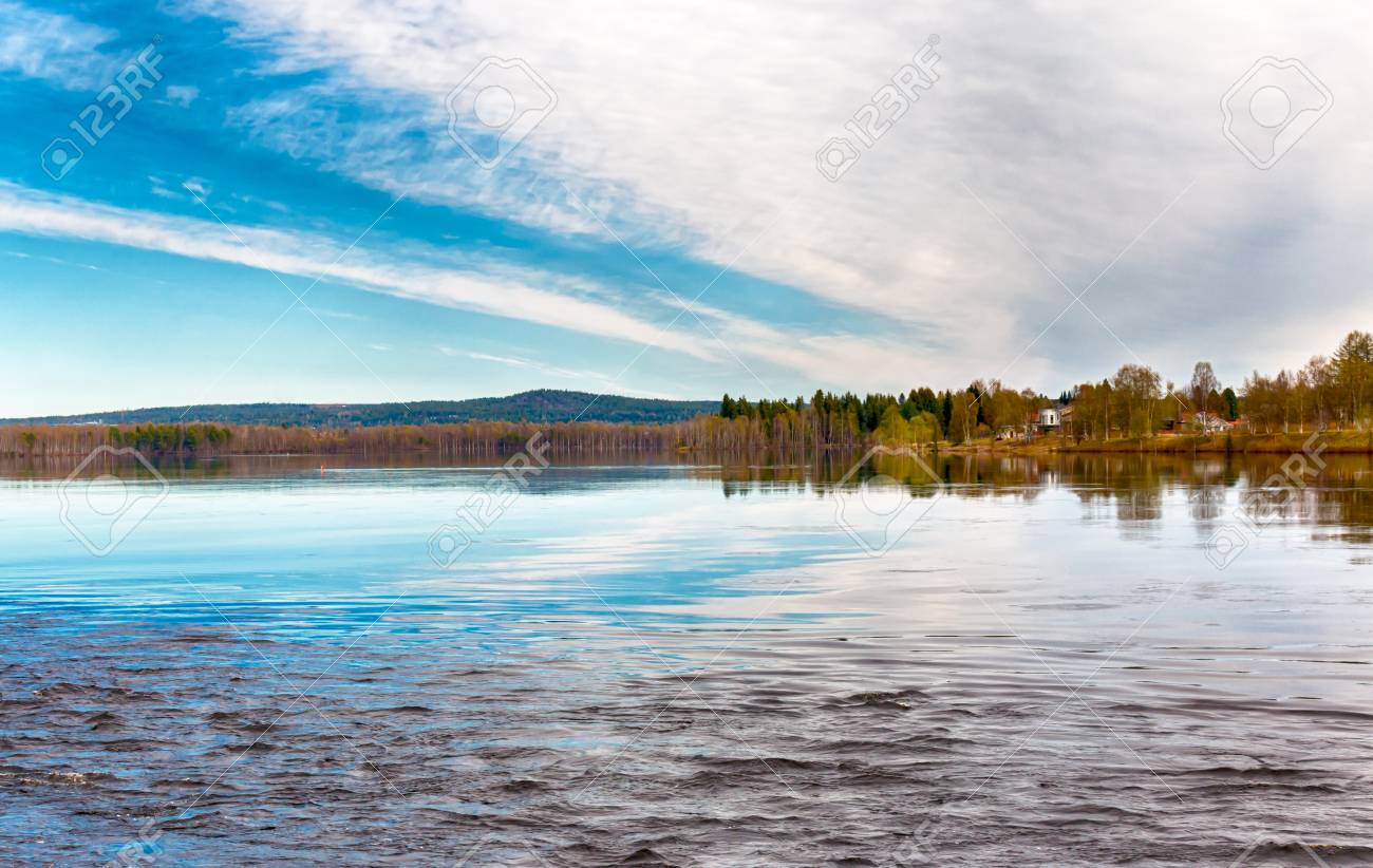 Foto de archivo - Kemijoki, el río más largo de Finlandia.
