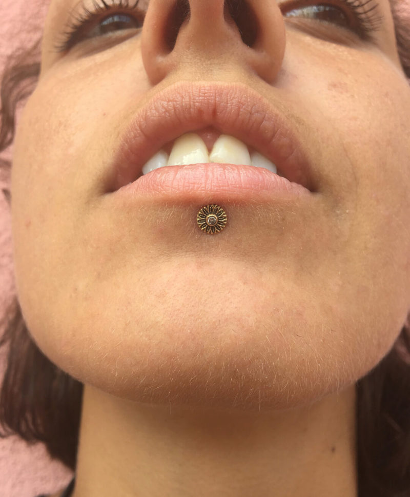 bottom labret piercing on girl