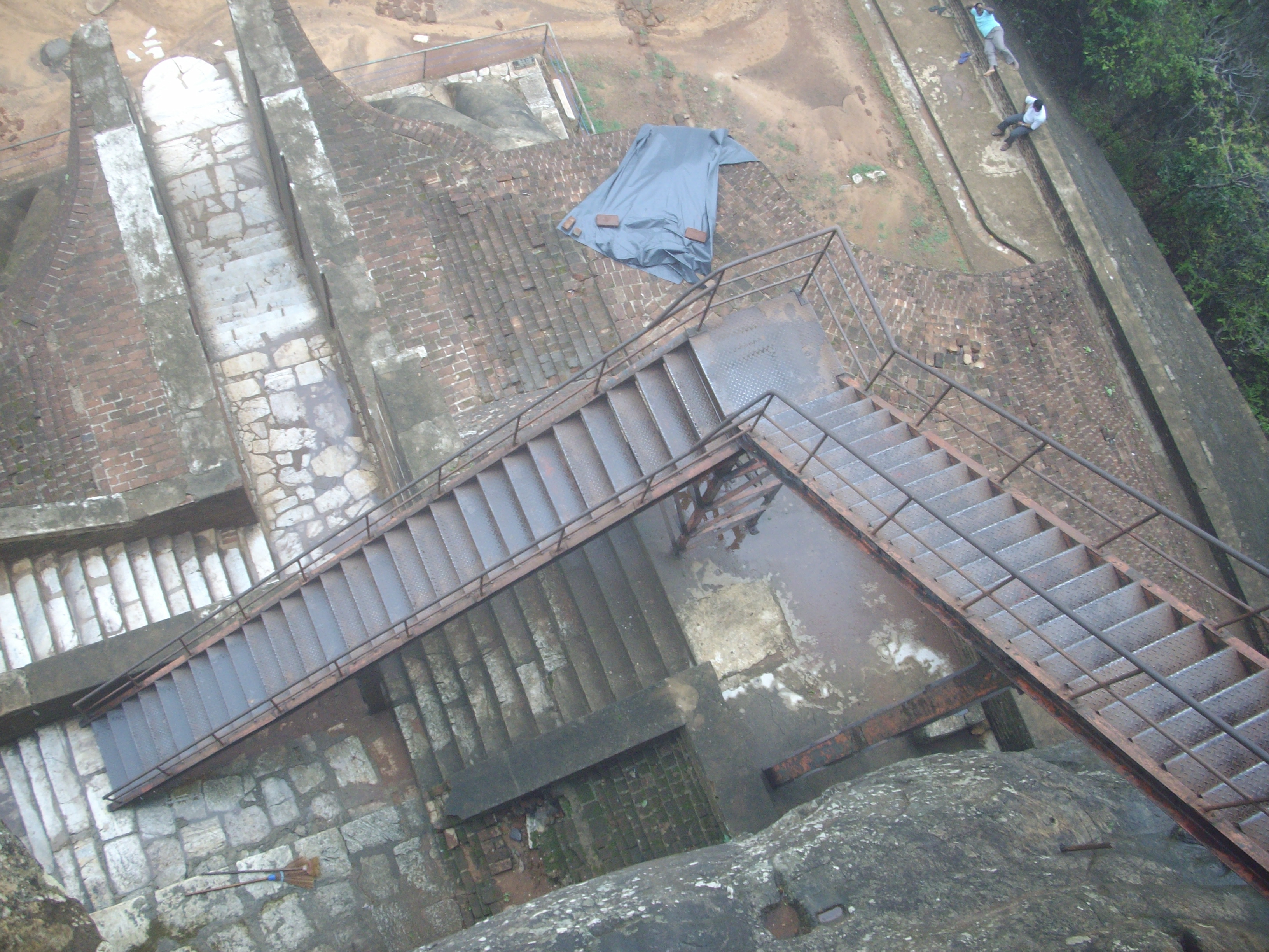 File:Steel Ladderway for tourists to ascend Sigiriya Rock Fortress..jpg